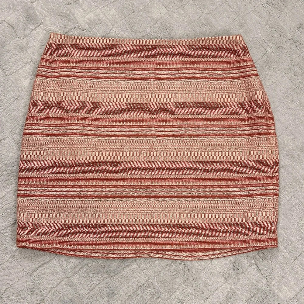 Banana Republic Women’s Textured 100% Cotton Bohomian Chic Mini Skirt / Size 6